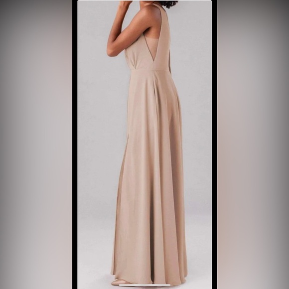 *NEVER WORN/ NEVER ALTERED*
Emerald Green Dress With Slit & Pockets 
No Flaws - Picture 2 of 4